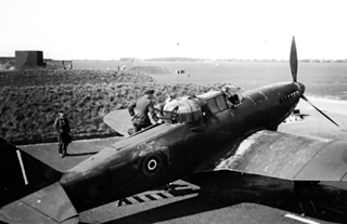 Don with his Defiant at RAF Digby, 1942/43